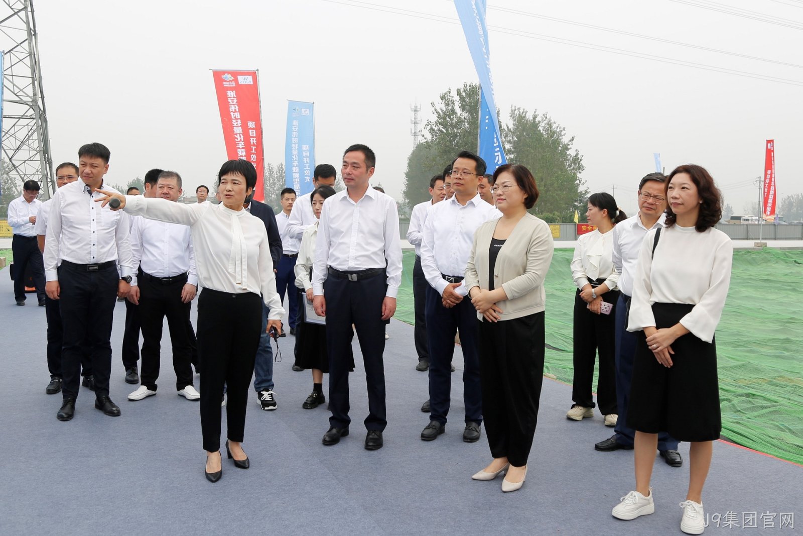 淮安J9集团官网轻量化车载新型显示组件项目开工建设3.JPG